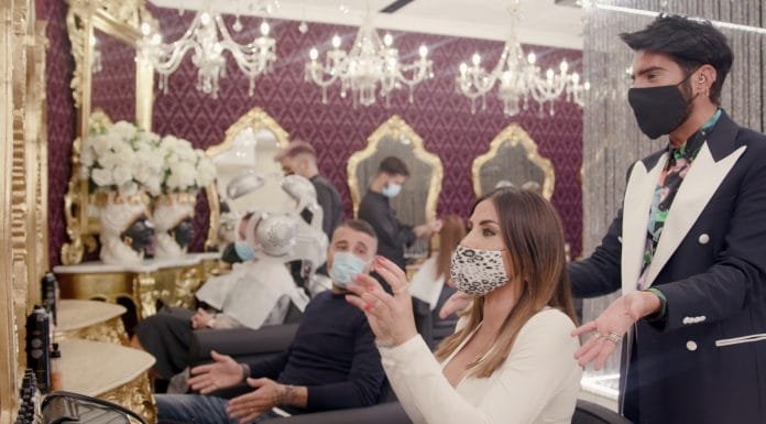 GUENDALINA TAVASSI IN SOCCORSO DI FEDERICO FASHION STYLE