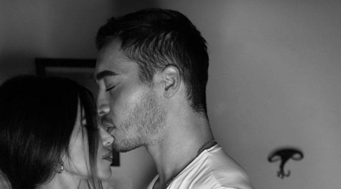 BELEN RODRIGUEZ AL QUINTO MESE DI GRAVIDANZA