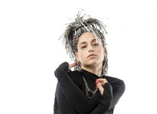 GIULIA MOLINO DI AMICI INTONA UN INNO D’AMORE PER NAPOLI