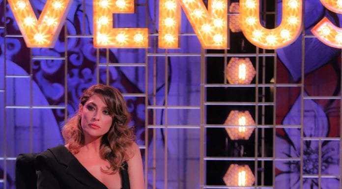 ELISA ISOARDI SENZA FILTRI CITA SALVINI NEL “VENUS CLUB”