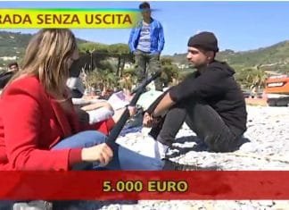 STRISCIA LA NOTIZIA: IL VIDEO DELL’AGGRESSIONE AL MIGRANTE SUICIDA A TORINO