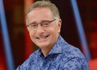 PAOLO BONOLIS OMAGGIATO DA MAURIZIO COSTANZO