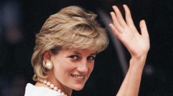 CANALE 5 OMAGGIA LADY D