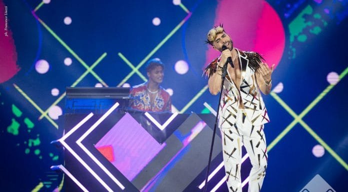 FLORA LE CANTA A GIACOMO URTIS