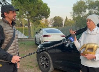 FEDERICA PELLEGRINI “SCENDE DAL PIEDISTALLO” PER RICEVERE IL TAPIRO D’ORO
