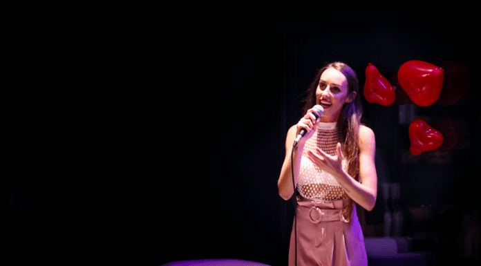 DOPO OLTRE DIECI ANNI DI SPETTACOLI IN GIRO PER L’ITALIA FEDERICA MINIA TORNA CON “TILOV SHOW”