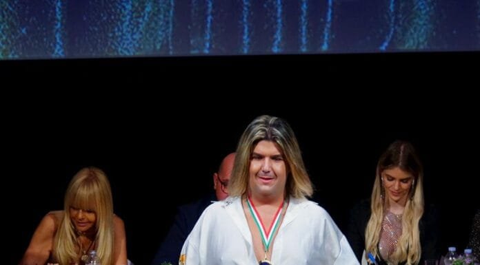 IL MISTER CURVY DENNIS SCUDERI PRESO DI MIRA DAGLI HATERS