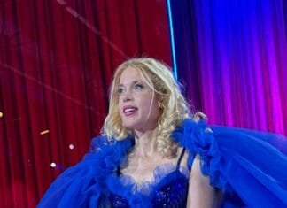 Sarcasmo, musica e intelligenza nel ritorno di Piero Chiambretti in Rai con “Donne sull’orlo di una crisi di nervi”