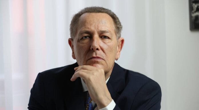 BRUCE PAYNE IN MELUSINA E RAIMONDIN A TEATRO AL FIANCO DI ANTONELLA PAGANO