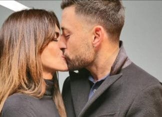 BIANCA GUACCERO E GIOVANNI PERNICE: IL PRIMO BACIO SOCIAL E UN TATUAGGIO PER CELEBRARE IL LORO AMORE