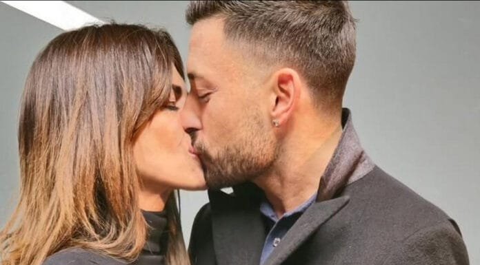 BIANCA GUACCERO E GIOVANNI PERNICE: IL PRIMO BACIO SOCIAL E UN TATUAGGIO PER CELEBRARE IL LORO AMORE