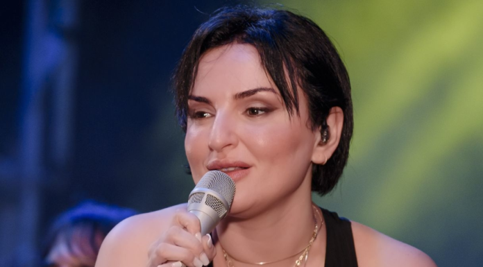 ARISA TENTA UNA NUOVA CARTA CON MARIAH CAREY