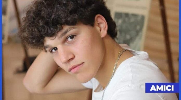 La Prima Puntata del Serale di Amici 2025: Emozioni e Colpi di Scena