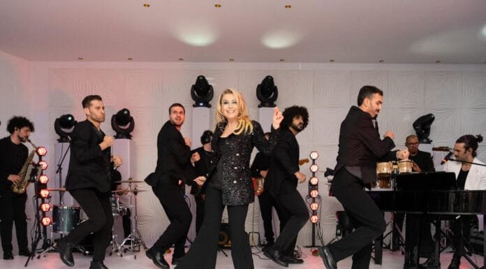 Il compleanno-spettacolo di Carmen Carfora: omaggio a Raffaella Carrà