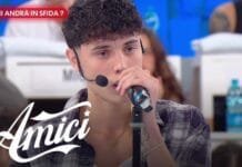 Polemica ad Amici 25: Riccardo Stimolo al centro di accuse per commenti e gesti omofobi