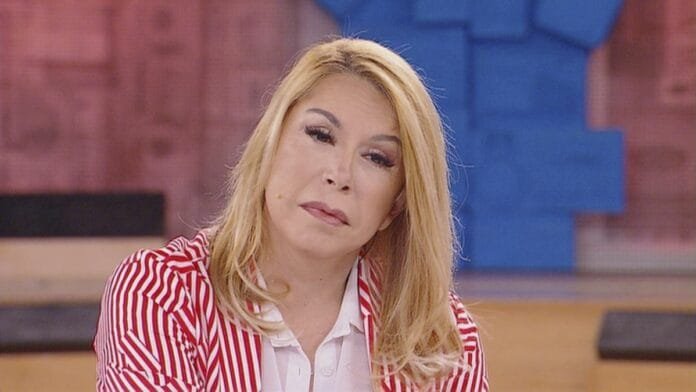 amici_anna_pettinelli_torna_insegnante_rumor